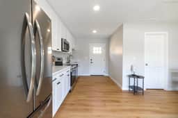 Cozy Casa | Bright Modern Suite | Kitchen + W/D - Image 5